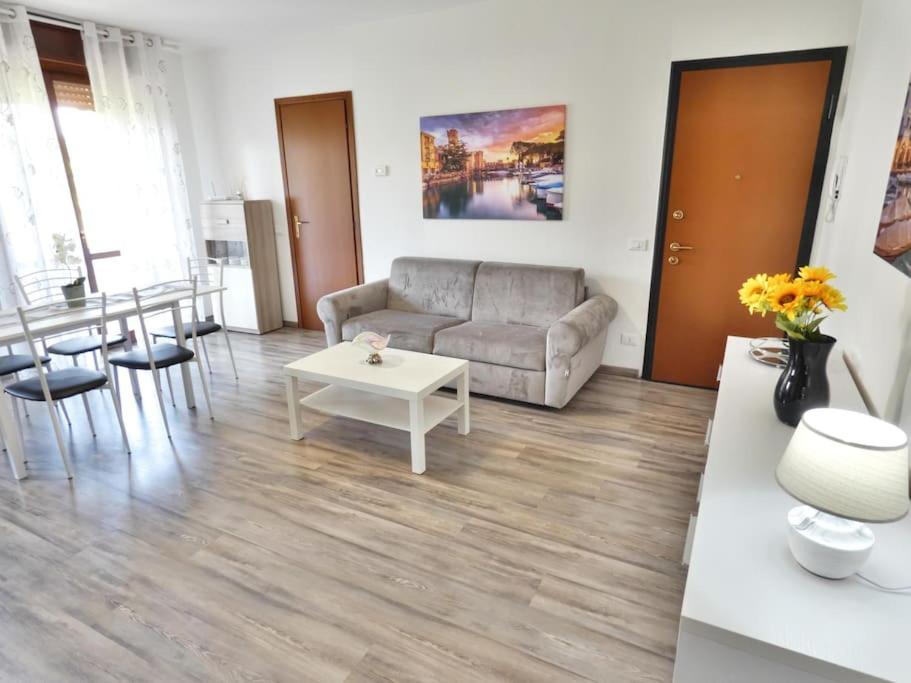 Welcome House Desenzano Center Apartment Desenzano del Garda Ngoại thất bức ảnh
